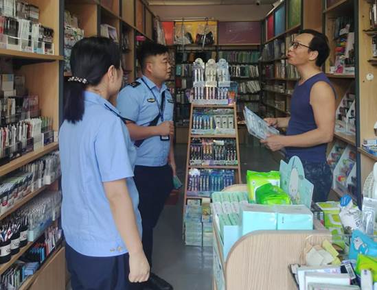 三中門口文具店